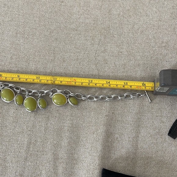 16” silver tone and pale yellow green color necklace with small rhinestones - Picture 4 of 4